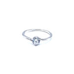 Anillo de plata tipo solitario con una zirconita