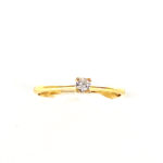 Anillo solitario de oro amarillo 18k con una zirconita