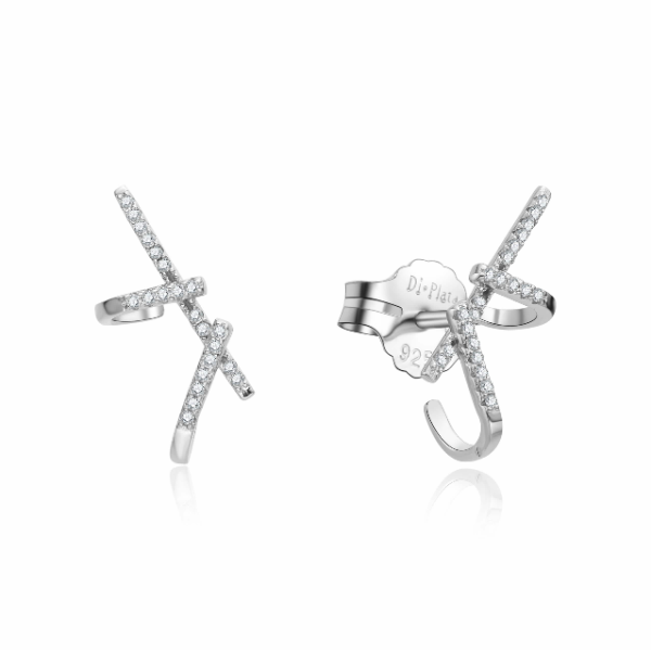 Pendiente de plata con forma de doble daga con zirconitas y cierre presión
