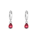 Pendiente de plata rodiado aro de 11 mm con gota de color rojo