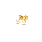 Pendiente de oro 18k con 4 garras y perla de 4 mm