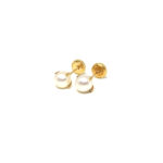 Pendiente de oro 18k con 4 garras y perla de 5 mm